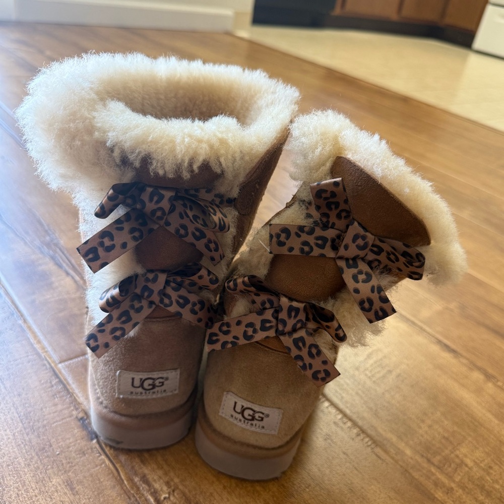 Ugg bow boots